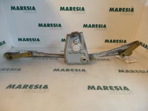 Used Wiper mechanism Renault Clio II (BB/CB) 1.2 Price € 35,00 Margin scheme offered by Maresia Parts