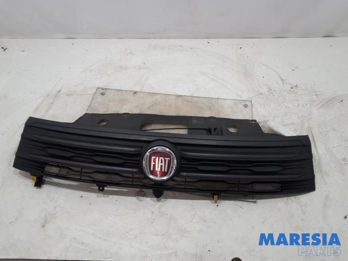 Calandre Avant Pour FIAT TALENTO 1.6 JTD - Référence 6000620025 - Occasion Bon état