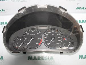 Usagé Instrument de bord Peugeot 206 (2A/C/H/J/S) 1.4 HDi Prix € 50,00 Règlement à la marge proposé par Maresia Parts