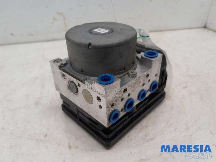 Begagnade ABS-pump Peugeot 208 I (CA/CC/CK/CL) 1.2 12V e-THP PureTech 110 Pris € 131,25 Marginaltabell erbjuds av Maresia Parts