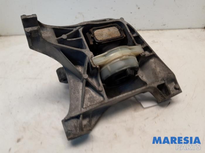 Engine mount from a Citroën C4 Grand Picasso (3A) 1.6 16V VTi 120 2014