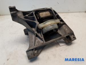 Engine mount from a Citroën C4 Grand Picasso (3A) 1.6 16V VTi 120 2014