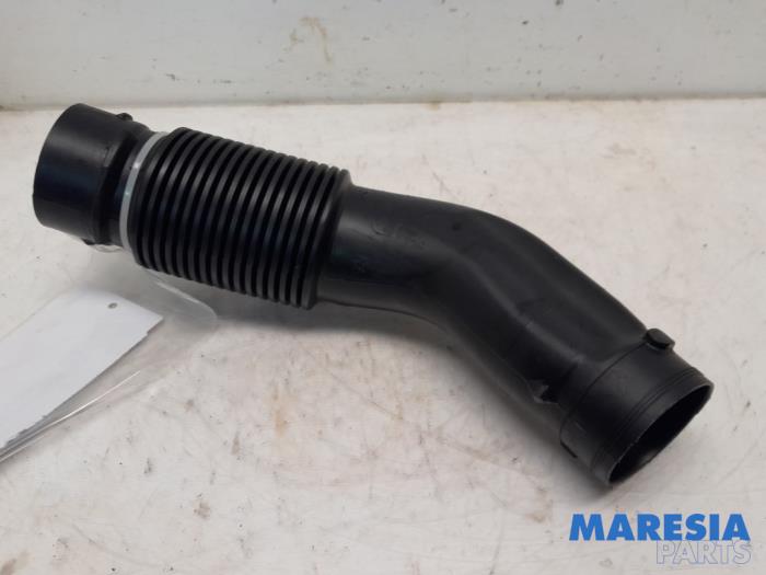 Gebrauchte Intercooler Rohr Citroen Jumpy 1.5 Blue HDi 120 Preis € 15,13 Mit Mehrwertsteuer angeboten von Maresia Parts