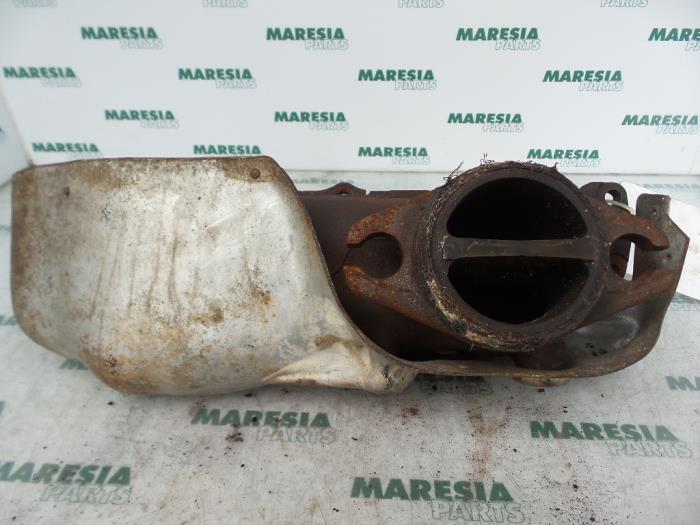 Exhaust manifold from a Peugeot 306 Break (7E) 1.8i 16V 2001