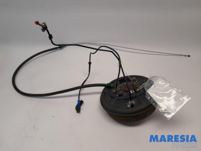 Używane Hamulec bebnowy tyl Citroen C4 Cactus (0B/0P) 1.6 Blue Hdi 100 Cena € 75,00 Procedura marży oferowane przez Maresia Parts
