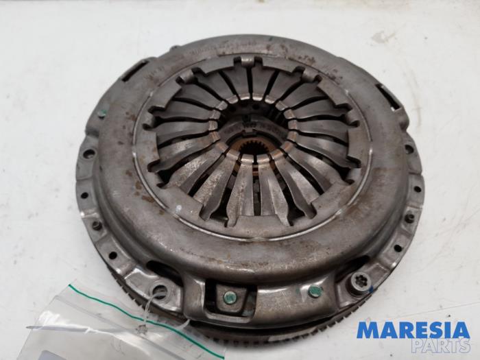 Used Flywheel Opel Combo 1.3 CDTI 16V ecoFlex Price € 108,90 Inclusive VAT offered by Maresia Parts