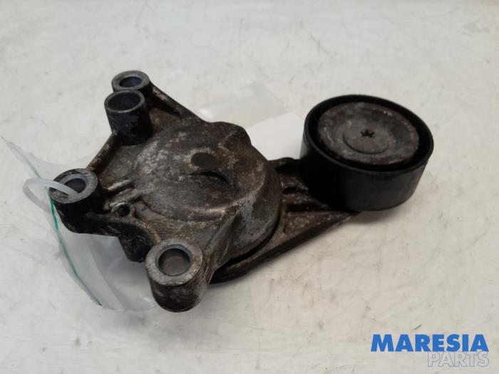 Usados Rodillo tensor correa múltiple Peugeot Expert (V1/VA/VB/VE/VF/VT/VY) 1.6 Blue HDi 95 16V Precio € 22,99 IVA incluido ofrecido por Maresia Parts