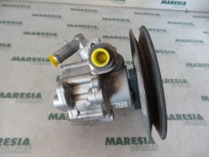 Używane Pompa wspomagania kierownicy Fiat Coupé 2.0 16V Cena € 75,00 Procedura marży oferowane przez Maresia Parts