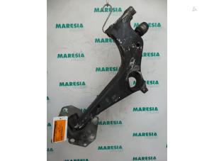 Used Rear wishbone, left Renault Vel Satis (BJ) 3.0 dCi V6 24V Price € 105,00 Margin scheme offered by Maresia Parts