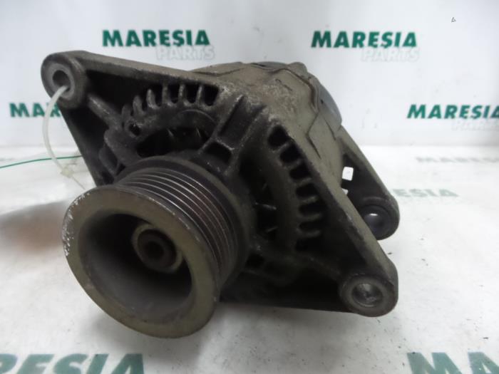 Usagé Dynamo Fiat Barchetta (183) 1.8 16V Prix € 50,00 Règlement à la marge proposé par Maresia Parts
