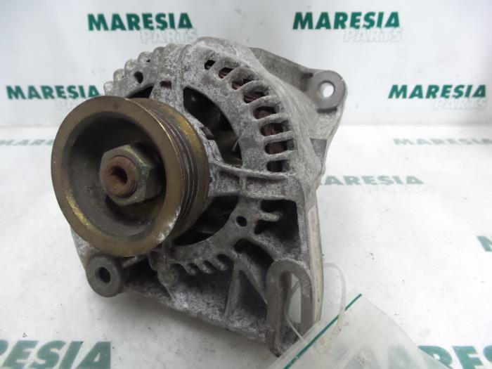 Begagnade Dynamo Fiat Stilo (192A/B) 1.2 16V 3-Drs. Pris € 40,00 Marginaltabell erbjuds av Maresia Parts
