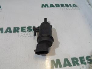 Usagé Pompe lave-glace avant Renault Express Prix € 12,10 Prix TTC proposé par Maresia Parts