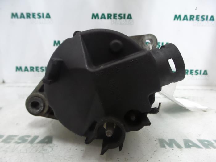 Dynamo van een Fiat Marea (185AX) 1.9 Tds 100 ELX 1997