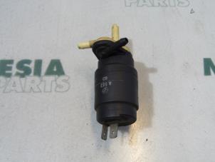 Used Windscreen washer pump Lancia Delta (836) 1.6 i.e. 16V Price € 15,00 Margin scheme offered by Maresia Parts