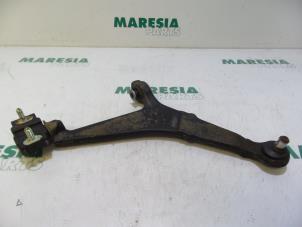 Używane Wahacz zawieszenia dolny prawy przód Peugeot 106 I 1.0i Cena € 20,00 Procedura marży oferowane przez Maresia Parts
