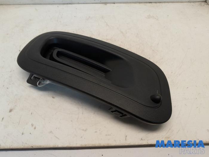 Używane Grill Fiat Panda (312) 0.9 TwinAir Turbo 85 Cena € 25,00 Procedura marży oferowane przez Maresia Parts