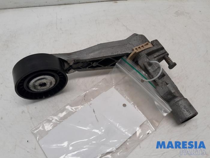 Usados Rodillo tensor correa múltiple Peugeot 3008 I (0U/HU) 1.6 16V THP 155 Precio € 19,99 Norma de margen ofrecido por Maresia Parts