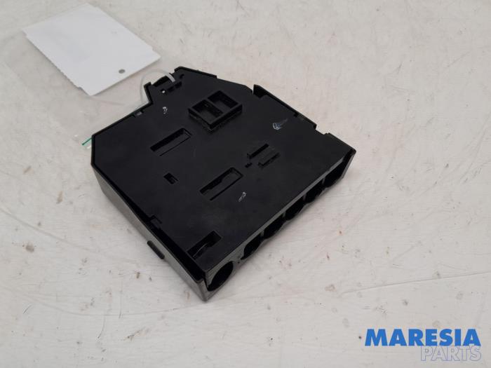 Begagnade Säkring Citroen C4 Berline (BA/BB/BC) ë-C4 50 kWh Pris € 59,99 Marginaltabell erbjuds av Maresia Parts
