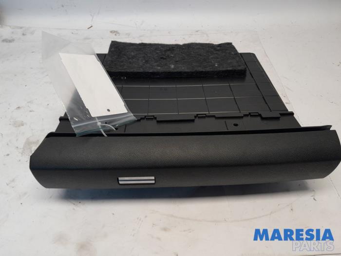 Begagnade Handskfack Citroen C4 Berline (BA/BB/BC) ë-C4 50 kWh Pris € 74,99 Marginaltabell erbjuds av Maresia Parts