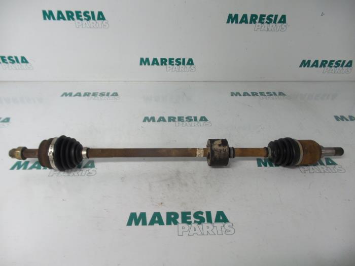 Front drive shaft, right from a Fiat Punto I (176) 60 1.2 S,SX,Selecta 1998