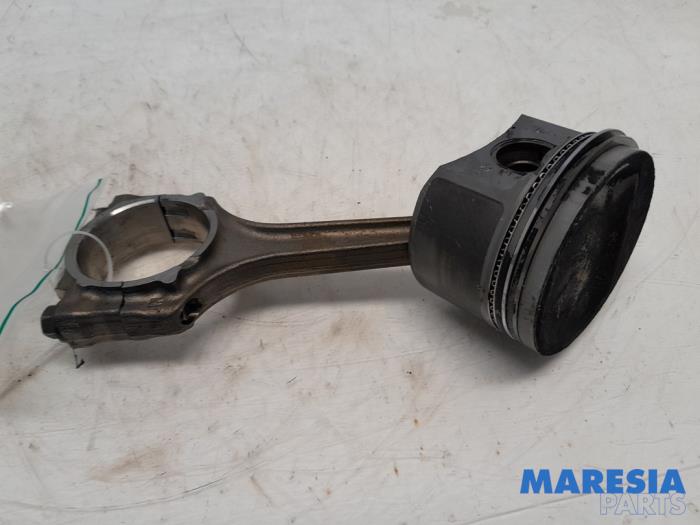 Usagé Bielle Fiat 500 (312) 1.2 Prix € 39,99 Règlement à la marge proposé par Maresia Parts