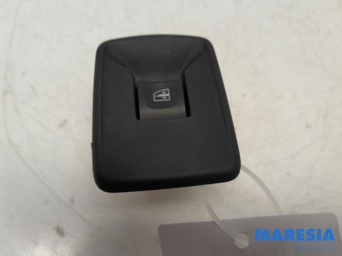 Usados Interruptor de ventanilla eléctrica Fiat Talento 2.0 EcoJet BiTurbo 145 Precio € 24,20 IVA incluido ofrecido por Maresia Parts