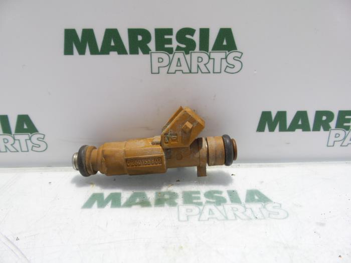 Injector (petrol injection) from a Citroën Xantia (X2/X7) 2.0i 16V 2000