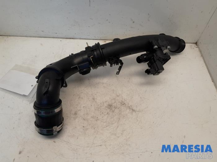 Gebrauchte Intercooler Rohr Citroen C4 Cactus (0B/0P) 1.2 PureTech 110 12V Preis € 39,50 Margenregelung angeboten von Maresia Parts