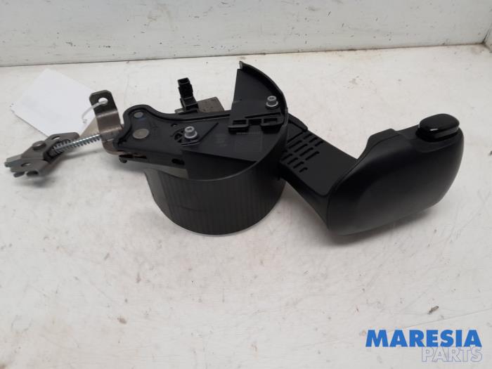 Używane Dzwignia hamulca postojowego Fiat Panda (312) 0.9 TwinAir Turbo 85 Cena € 65,00 Procedura marży oferowane przez Maresia Parts