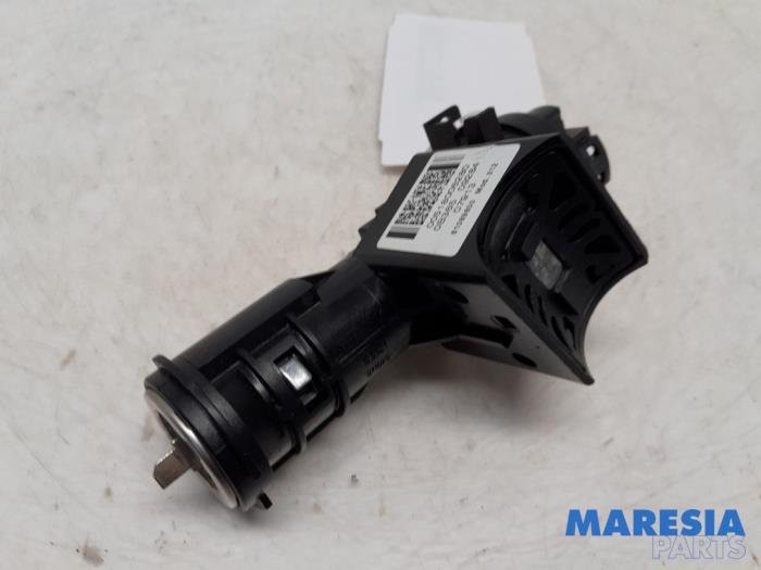 Używane Stacyjka + Kluczyk Fiat Panda (312) 0.9 TwinAir Turbo 85 Cena € 35,00 Procedura marży oferowane przez Maresia Parts
