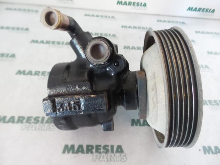 Usagé Pompe de direction Fiat Brava (182B) 1.4 S,SX 12V Prix € 50,00 Règlement à la marge proposé par Maresia Parts