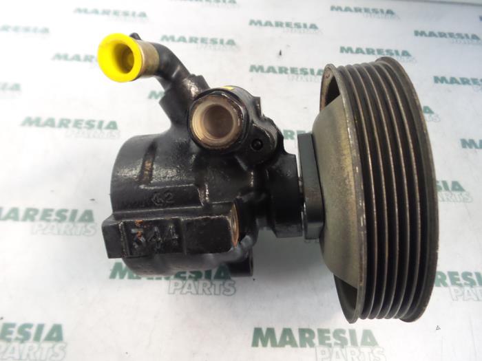 Usagé Pompe de direction Fiat Brava (182B) 1.4 S,SX 12V Prix € 50,00 Règlement à la marge proposé par Maresia Parts