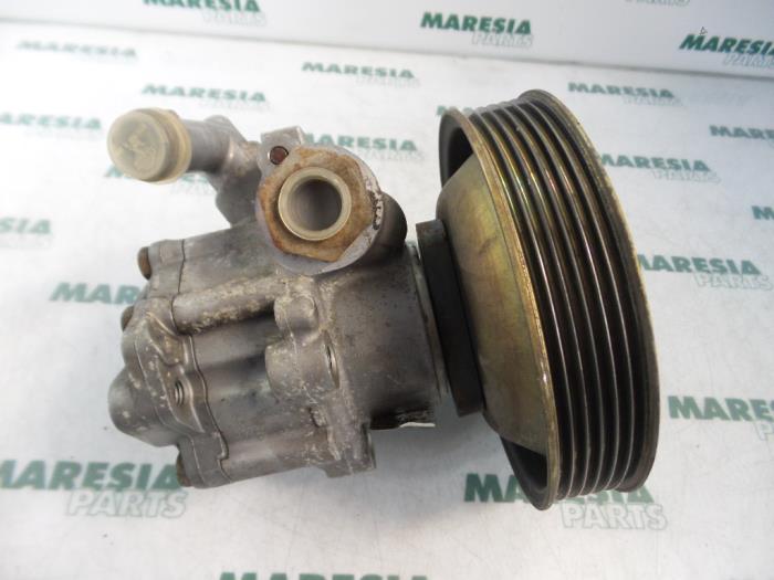 Usagé Pompe de direction Fiat Brava (182B) 1.4 S,SX 12V Prix € 50,00 Règlement à la marge proposé par Maresia Parts