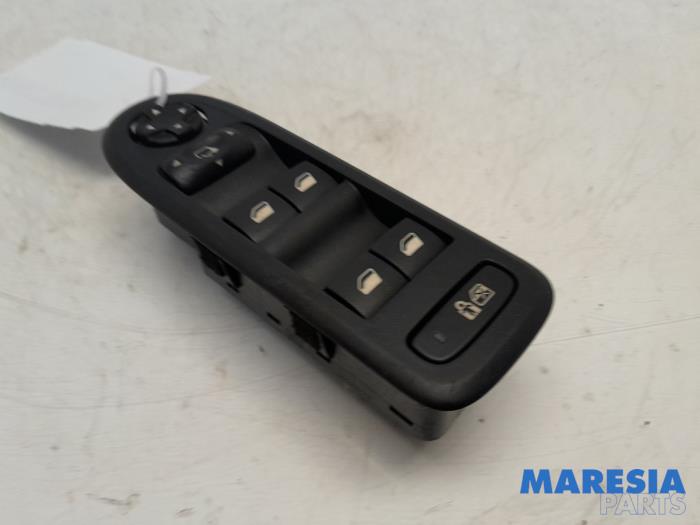 Usados Interruptor combinado de ventanillas Citroen C5 III Berline (RD) 2.0 16V Precio € 65,00 Norma de margen ofrecido por Maresia Parts