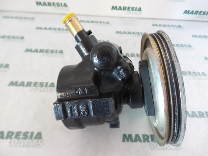 Power steering pump from a Fiat Palio Weekend (178D) 1.2 MPI Fire 1998