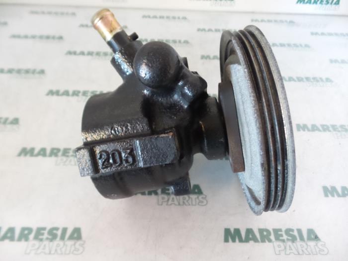 Power steering pump from a Fiat Palio Weekend (178D) 1.2 MPI Fire 1999