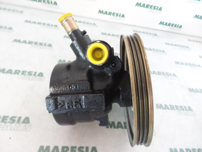 Usagé Pompe de direction Fiat Palio Weekend (178D) 1.6 16V Prix € 50,00 Règlement à la marge proposé par Maresia Parts