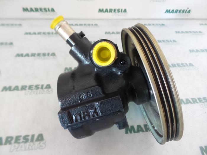 Usagé Pompe de direction Fiat Palio Weekend (178D) 1.6 16V Prix € 50,00 Règlement à la marge proposé par Maresia Parts