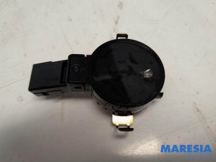 Begagnade Regnsensor Citroen C4 Cactus (0B/0P) 1.2 PureTech 110 12V Pris € 24,20 Marginaltabell erbjuds av Maresia Parts