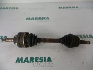 Usagé Arbre de transmission avant gauche Lancia Dedra SW 1.8 IE Prix € 40,00 Règlement à la marge proposé par Maresia Parts