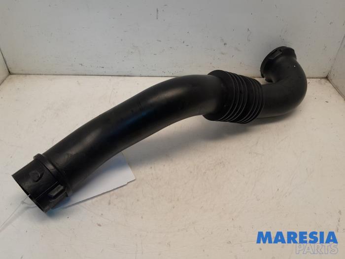 Gebrauchte Intercooler Rohr Renault Trafic New (FL) 2.5 dCi 16V 145 Preis € 54,45 Mit Mehrwertsteuer angeboten von Maresia Parts