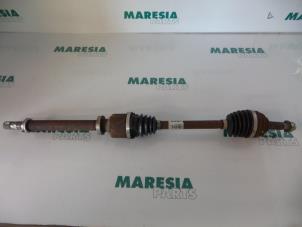 Used Front drive shaft, right Renault Modus/Grand Modus (JP) 1.6 16V Price € 50,00 Margin scheme offered by Maresia Parts