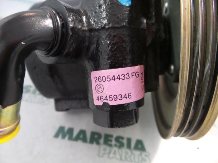 Power steering pump from a Fiat Marea Weekend (185BX/CX) 1.6 SX,ELX 16V 1999