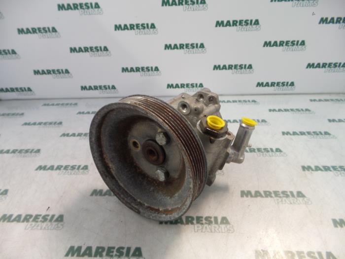 Usagé Pompe de direction Fiat Marea Weekend (185BX/CX) 2.4 Tds 125 HLX Prix € 40,00 Règlement à la marge proposé par Maresia Parts