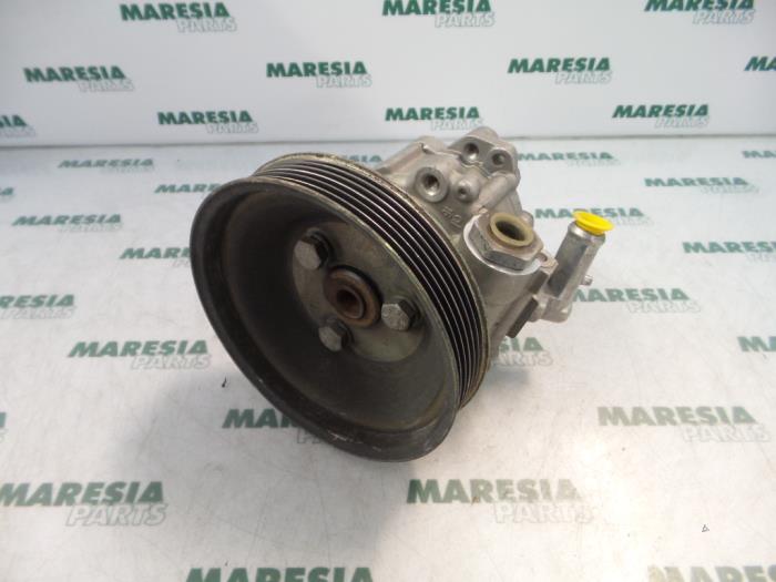 Usagé Pompe de direction Fiat Marea Weekend (185BX/CX) 2.4 Tds 125 HLX Prix € 40,00 Règlement à la marge proposé par Maresia Parts