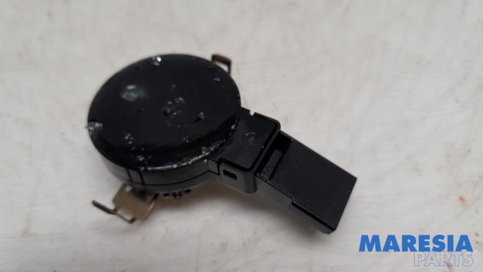 Begagnade Regnsensor Citroen C5 Aircross I (A4/AC/AJ/AR) 1.6 Hybrid 225 16V Pris € 29,28 Inklusive moms erbjuds av Maresia Parts