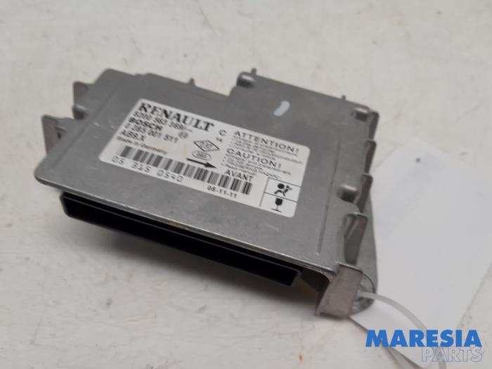 Begagnade Airbagmodul Renault Clio III (BR/CR) 1.4 16V Pris € 100,00 Marginaltabell erbjuds av Maresia Parts