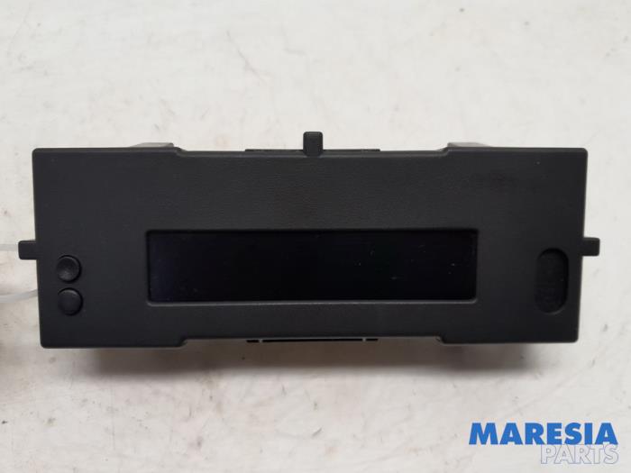 Begagnade Innerdisplay Renault Clio III (BR/CR) 1.4 16V Pris € 30,00 Marginaltabell erbjuds av Maresia Parts