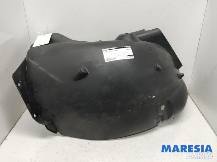 Używane Nadkole Renault Clio III (BR/CR) 1.4 16V Cena € 25,00 Procedura marży oferowane przez Maresia Parts