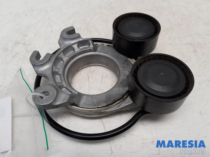 Usados Tensor correa múltiple Citroen C5 Aircross I (A4/AC/AJ/AR) 1.6 Hybrid 225 16V Precio € 44,95 IVA incluido ofrecido por Maresia Parts